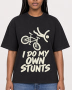 Mockup Boxy Heavyweight Tee Black female close-up 04