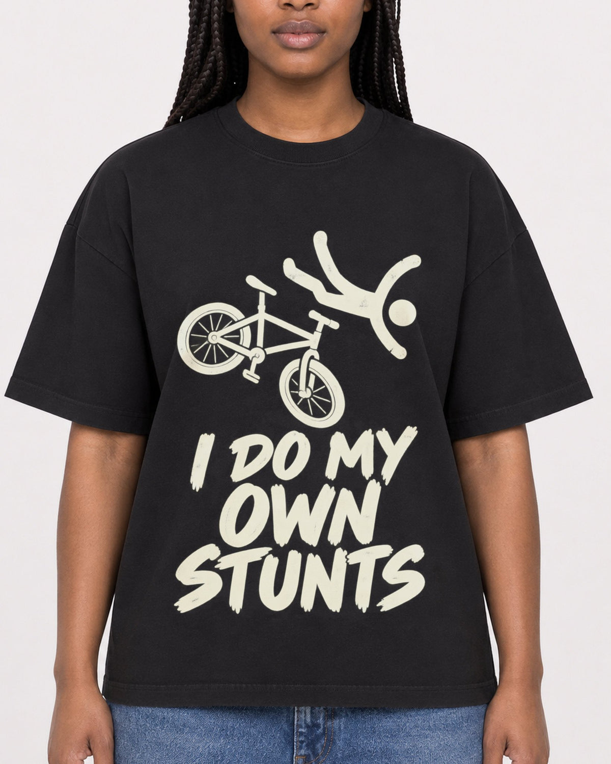 Mockup Boxy Heavyweight Tee Black female close-up 04