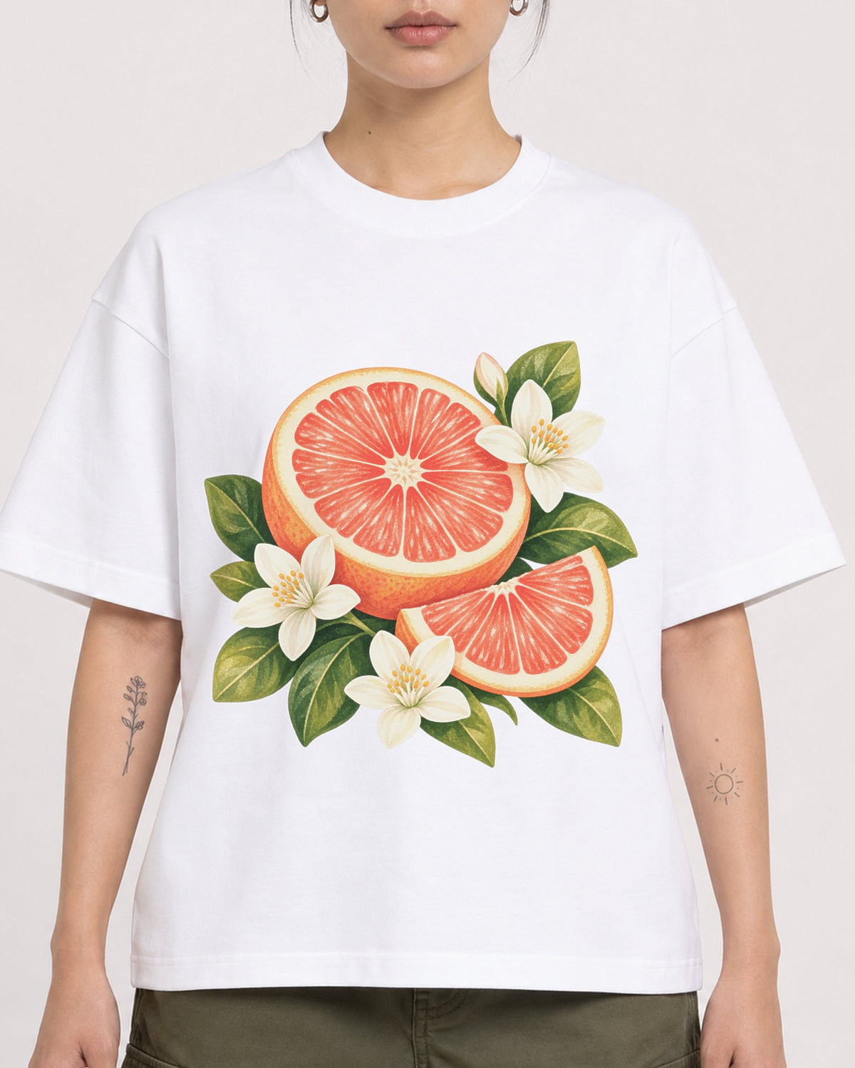 Mockup Boxy Heavyweight Tee White female close-up 12