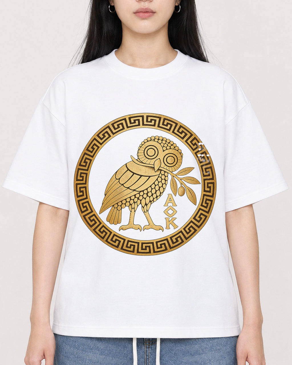 Mockup Boxy Heavyweight Tee White female close-up 01