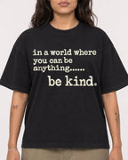 Mockup Boxy Heavyweight Tee Black female close-up 06