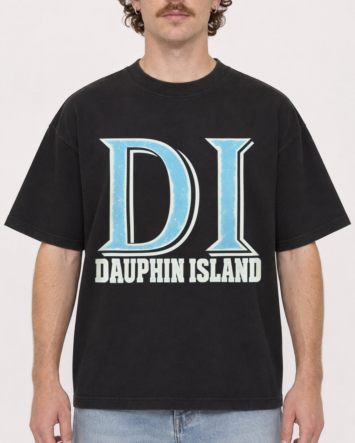 Mockup Boxy Heavyweight Tee Black male close-up 09