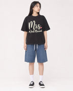 Mockup Boxy Heavyweight Tee Black female full-body 01