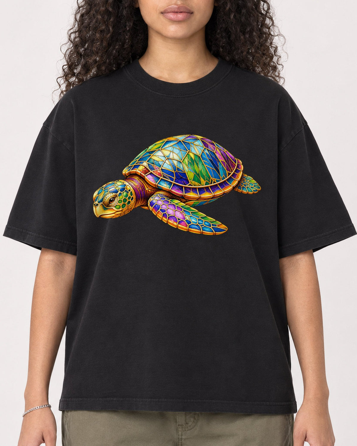 Mockup Boxy Heavyweight Tee Black female close-up 10