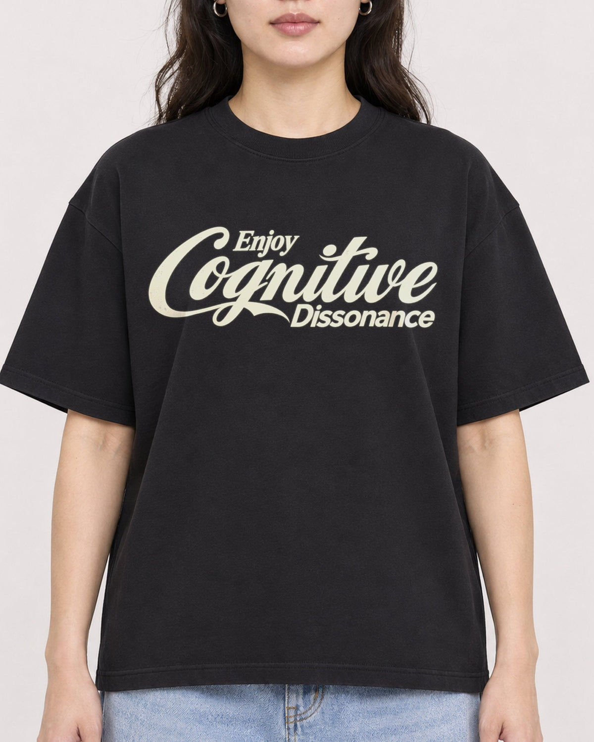 Mockup Boxy Heavyweight Tee Black female close-up 03
