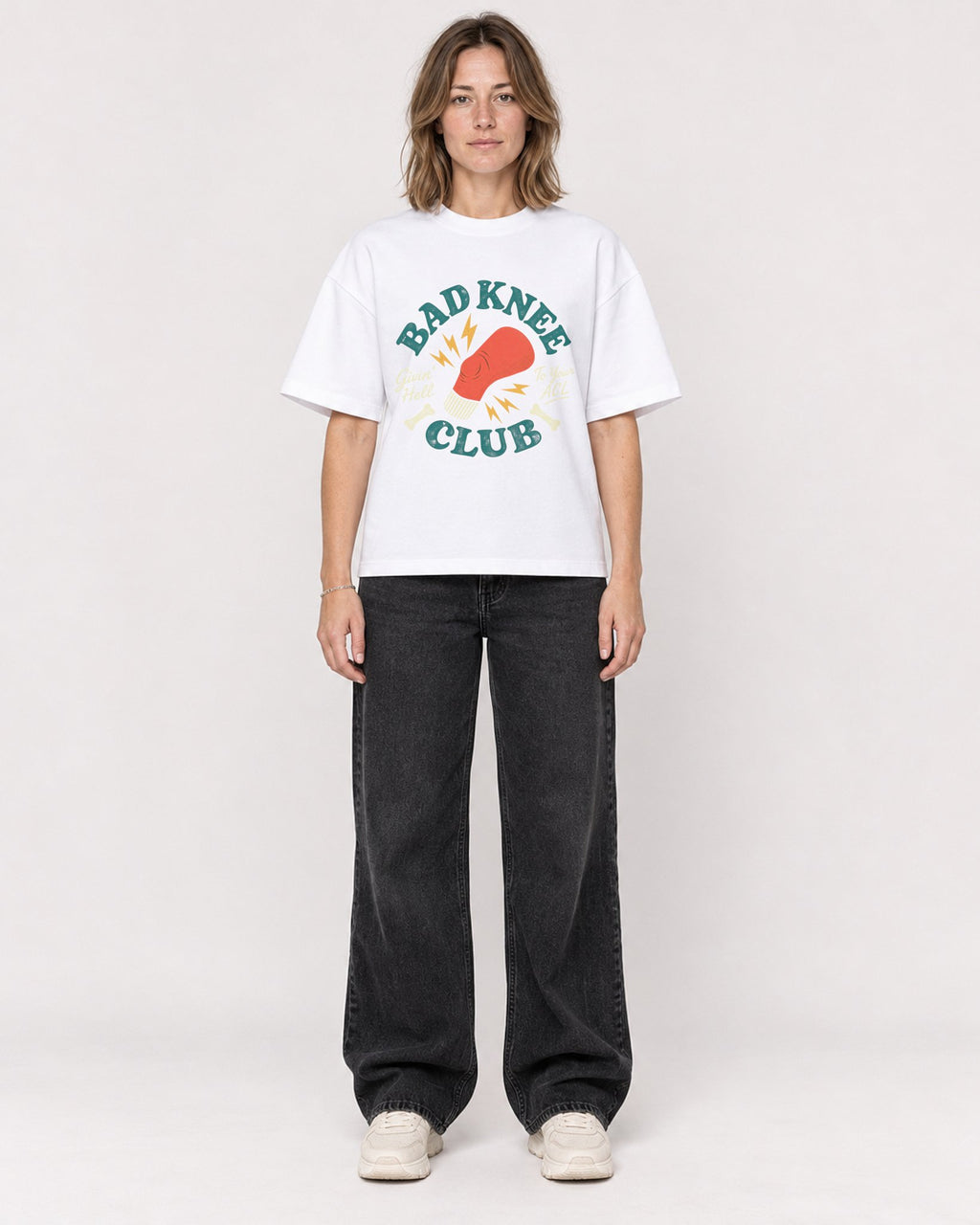 Mockup Boxy Heavyweight Tee White female full-body 38