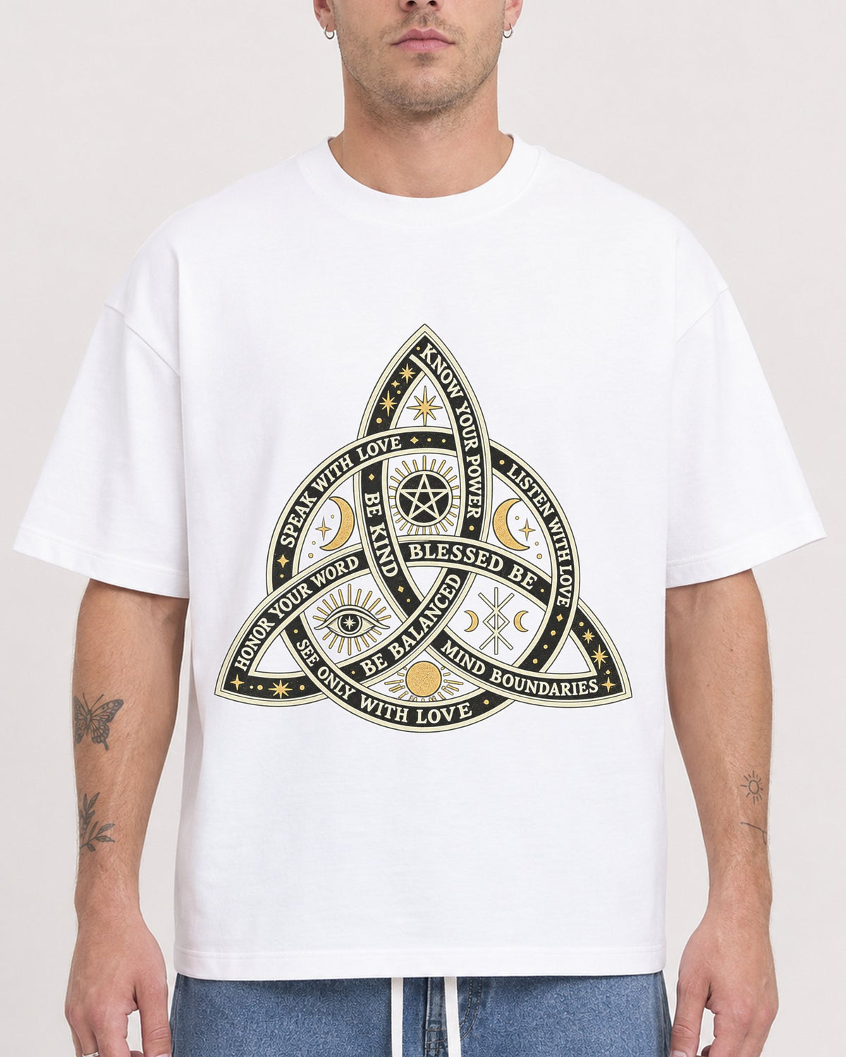 Mockup Boxy Heavyweight Tee White male close-up 18