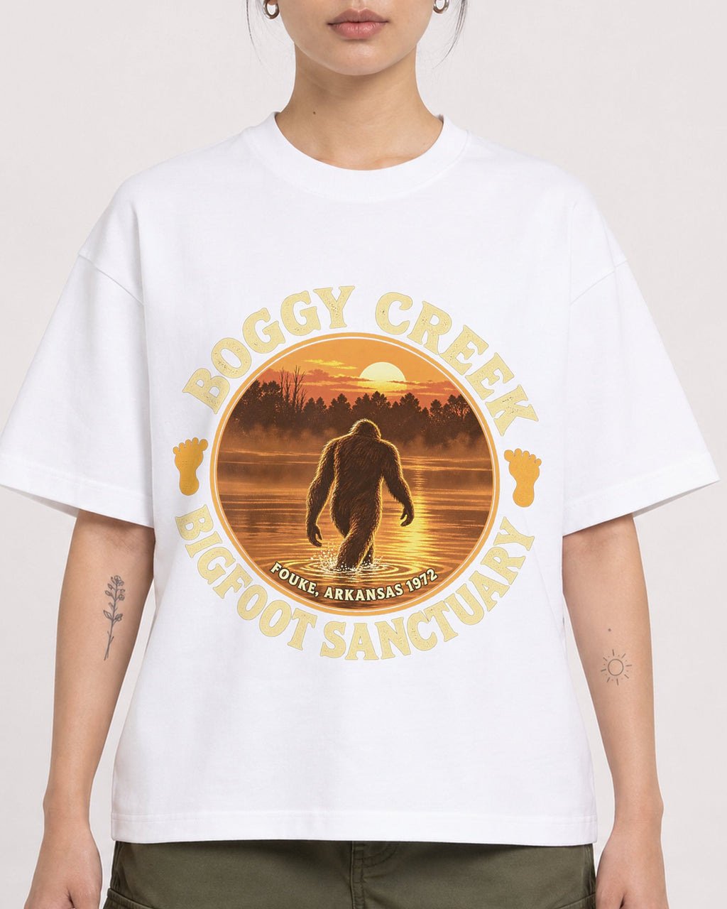 Mockup Boxy Heavyweight Tee White female close-up 12