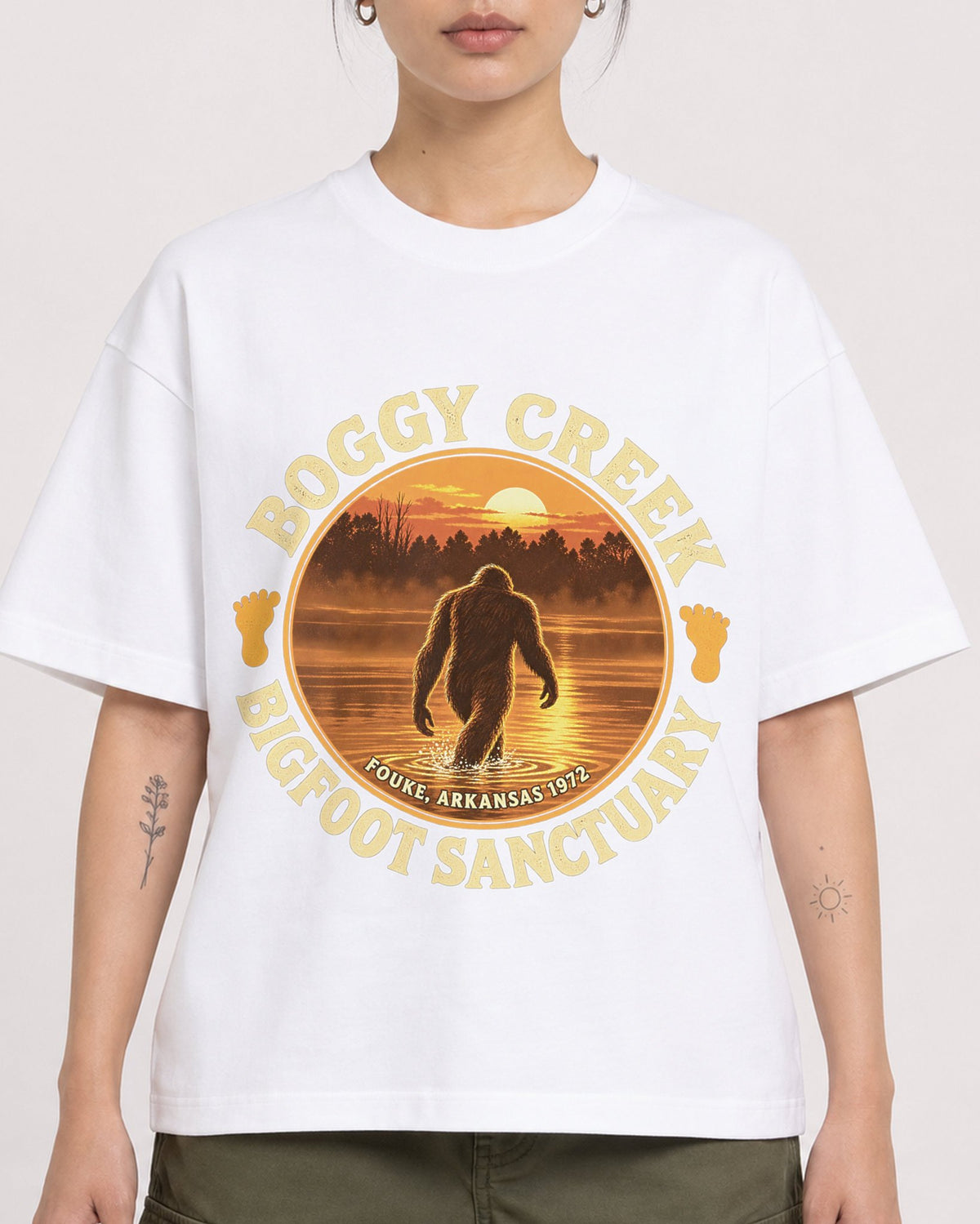 Mockup Boxy Heavyweight Tee White female close-up 12