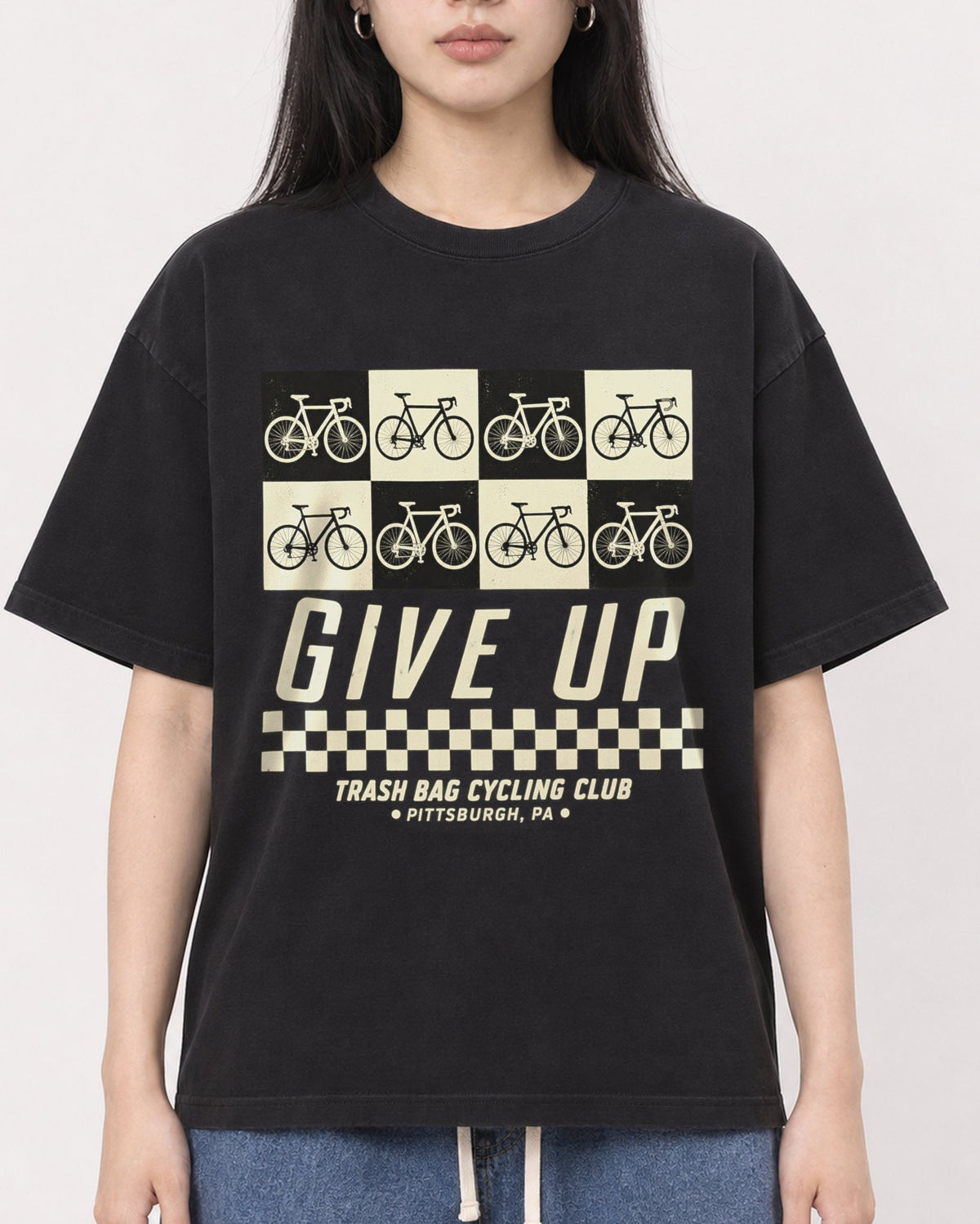 Mockup Boxy Heavyweight Tee Black female close-up 01