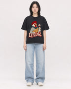 Mockup Boxy Heavyweight Tee Black female full-body 31