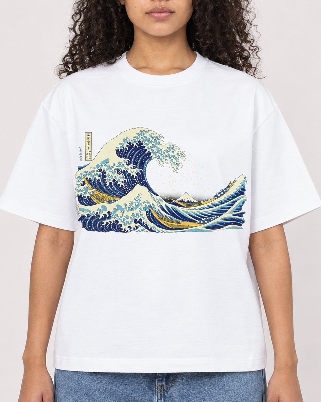 Mockup Boxy Heavyweight Tee White female close-up 10