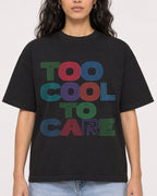 Mockup Boxy Heavyweight Tee Black female close-up 07