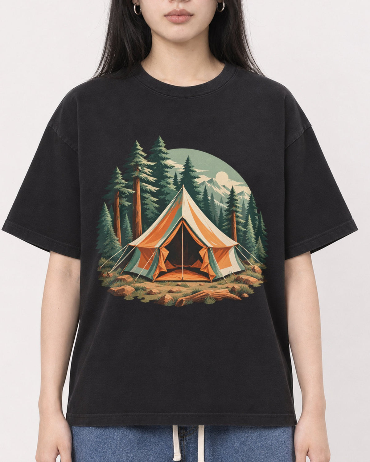 Mockup Boxy Heavyweight Tee Black female close-up 01