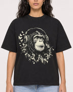 Mockup Boxy Heavyweight Tee Black female close-up 07