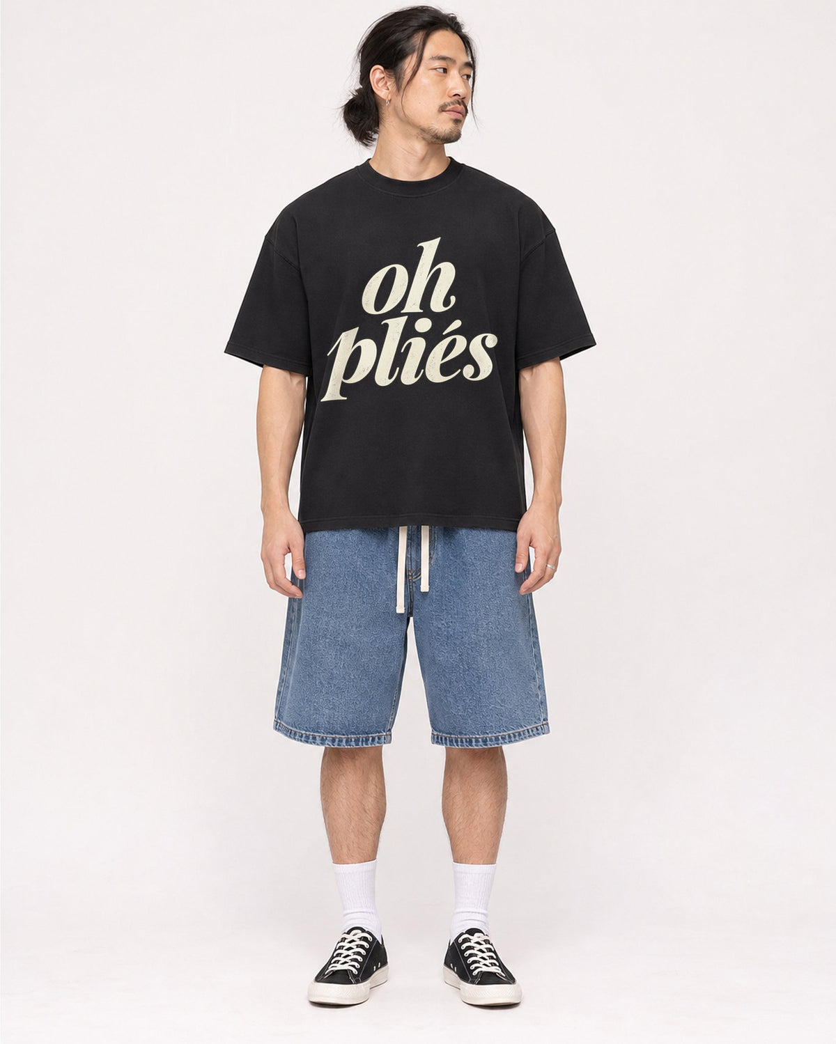 Mockup Boxy Heavyweight Tee Black male full-body 43