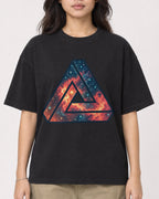 Mockup Boxy Heavyweight Tee Black female close-up 02