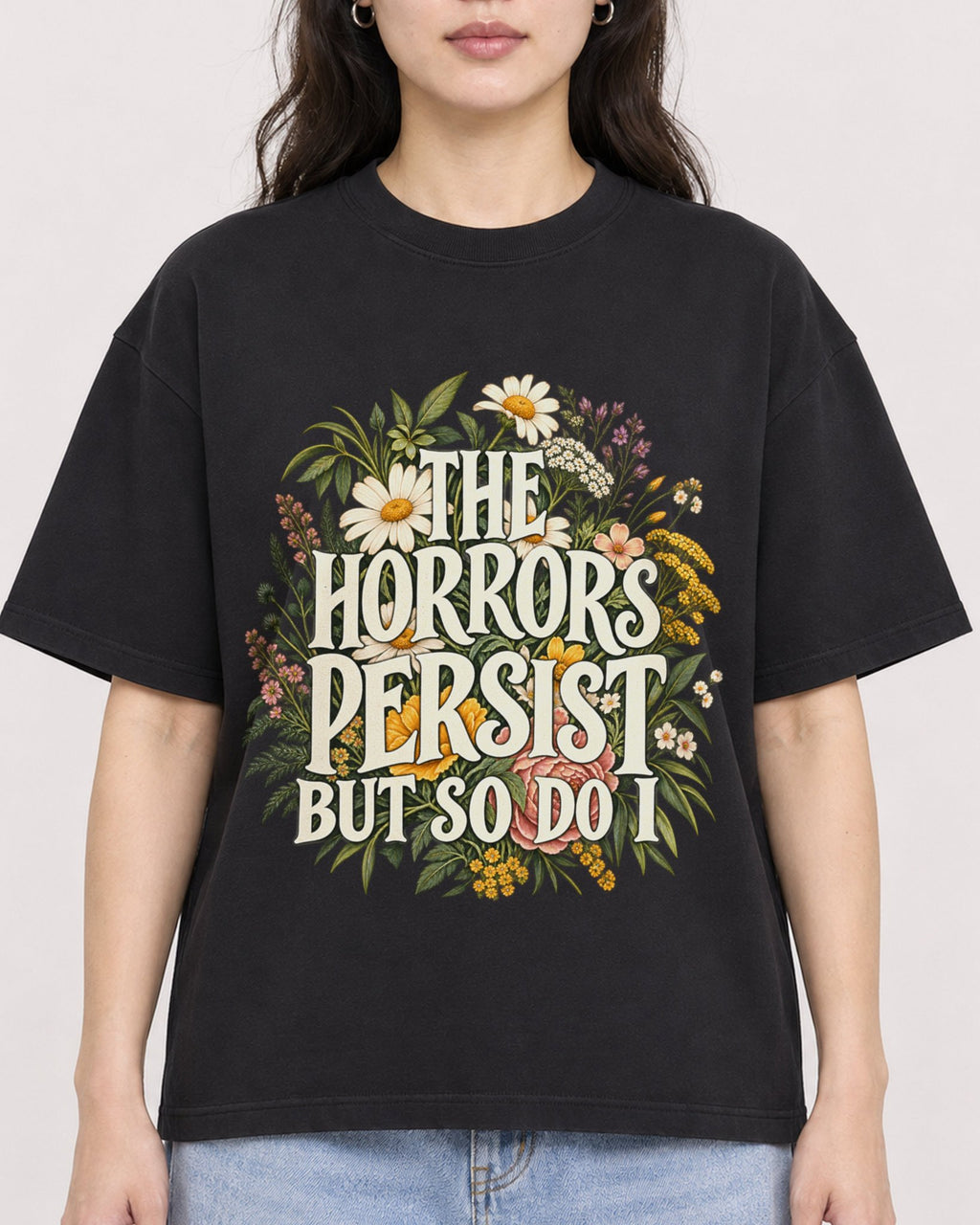 Mockup Boxy Heavyweight Tee Black female close-up 03