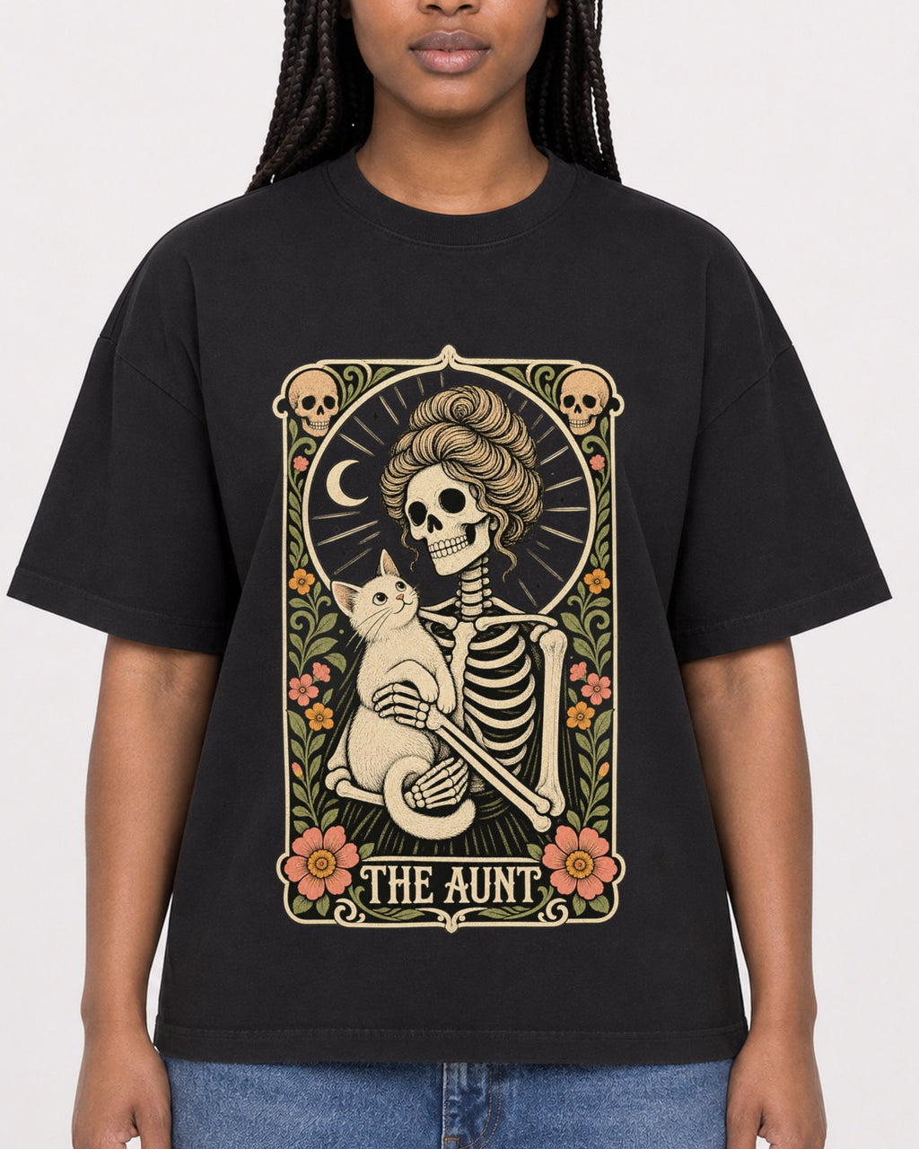 Mockup Boxy Heavyweight Tee Black female close-up 04