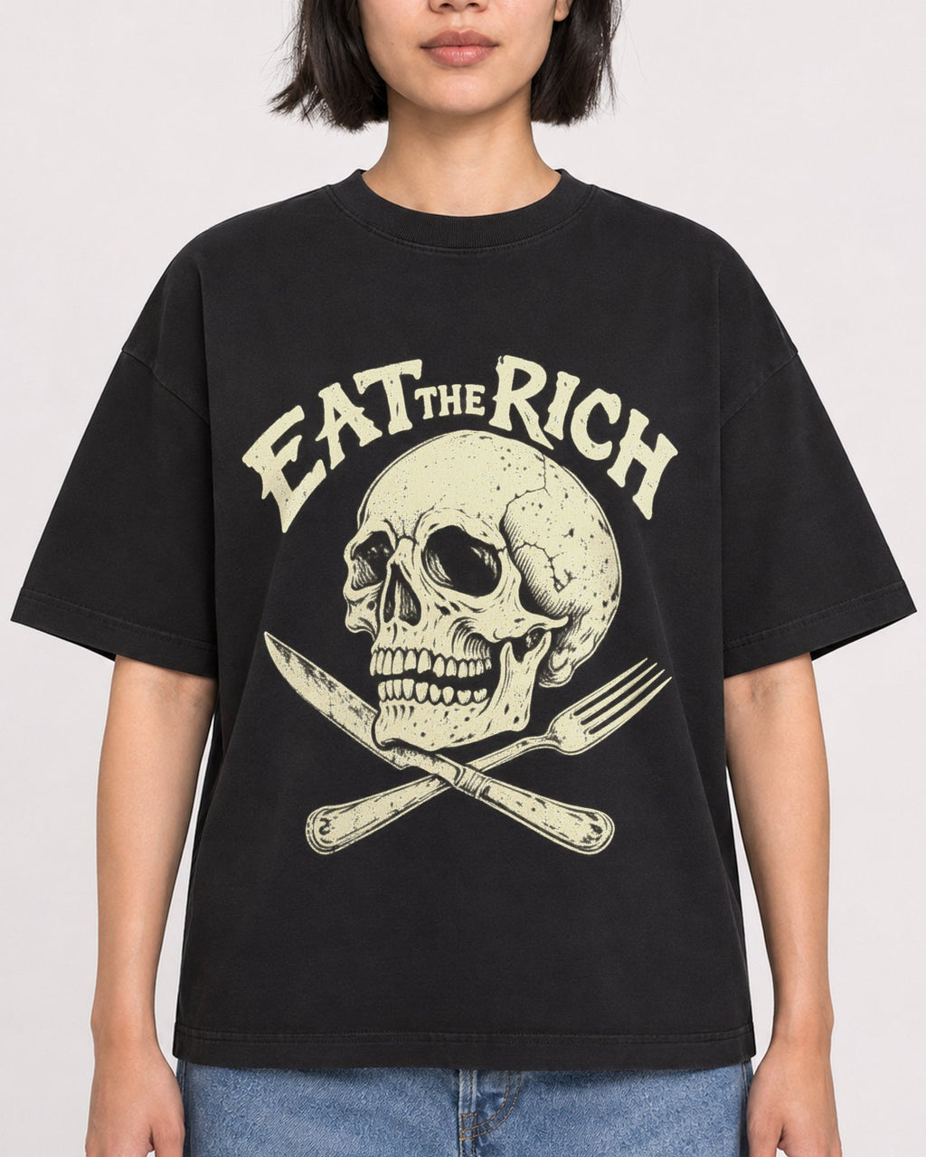 Mockup Boxy Heavyweight Tee Black female close-up 32