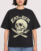 Mockup Boxy Heavyweight Tee Black female close-up 32