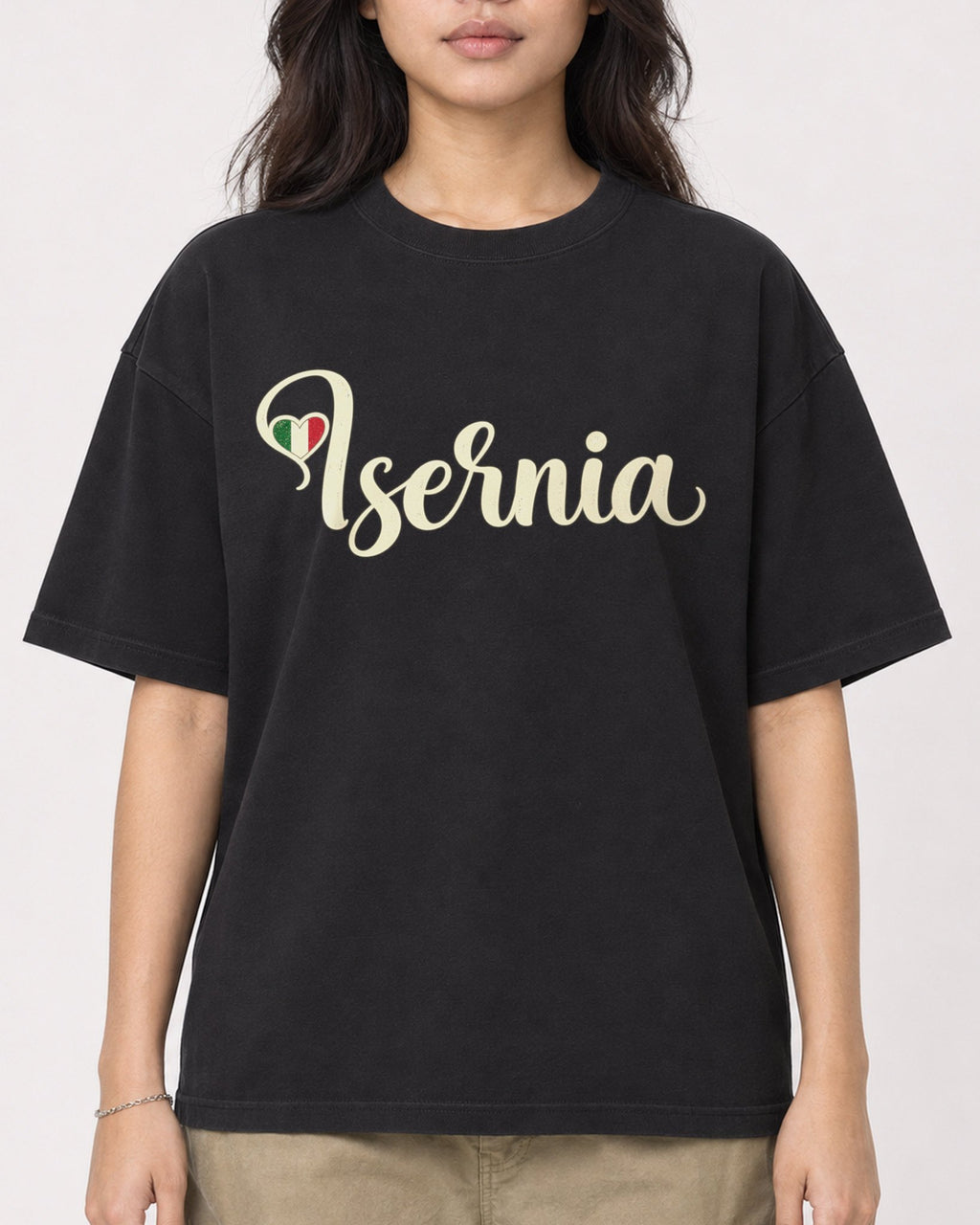 Mockup Boxy Heavyweight Tee Black female close-up 02