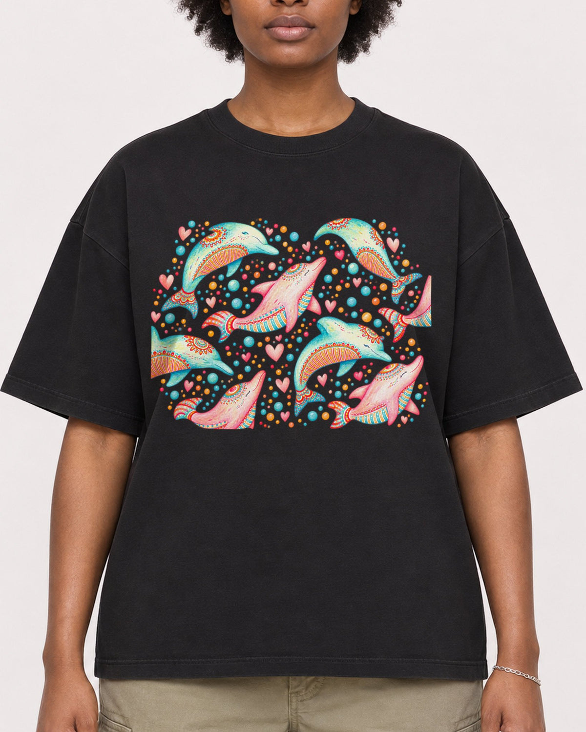 Mockup Boxy Heavyweight Tee Black female close-up 14