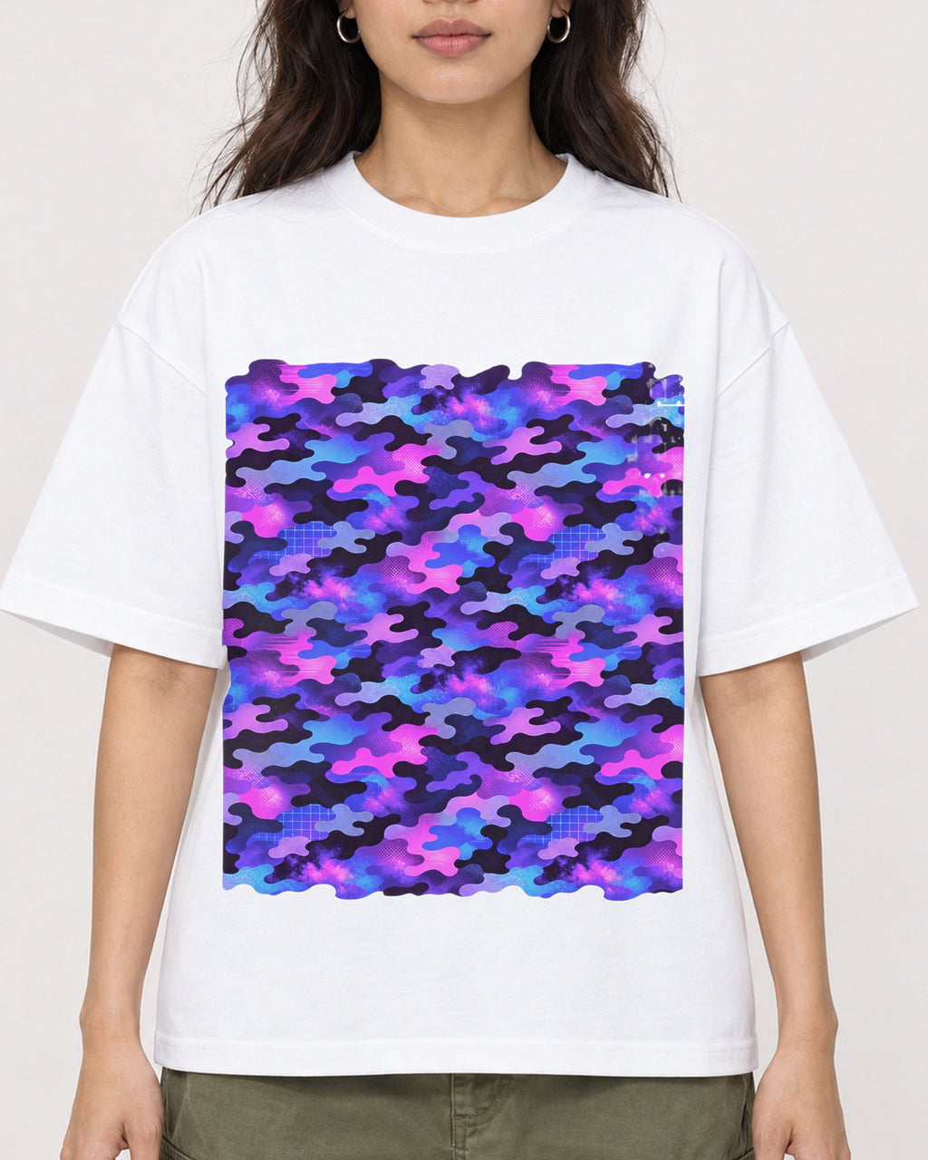 Mockup Boxy Heavyweight Tee White female close-up 02