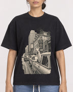 Mockup Boxy Heavyweight Tee Black female close-up 17