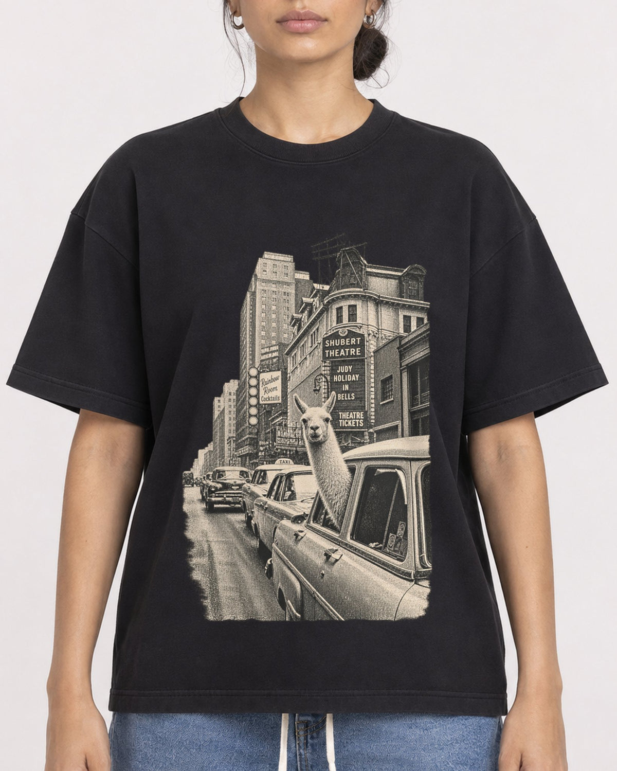 Mockup Boxy Heavyweight Tee Black female close-up 17