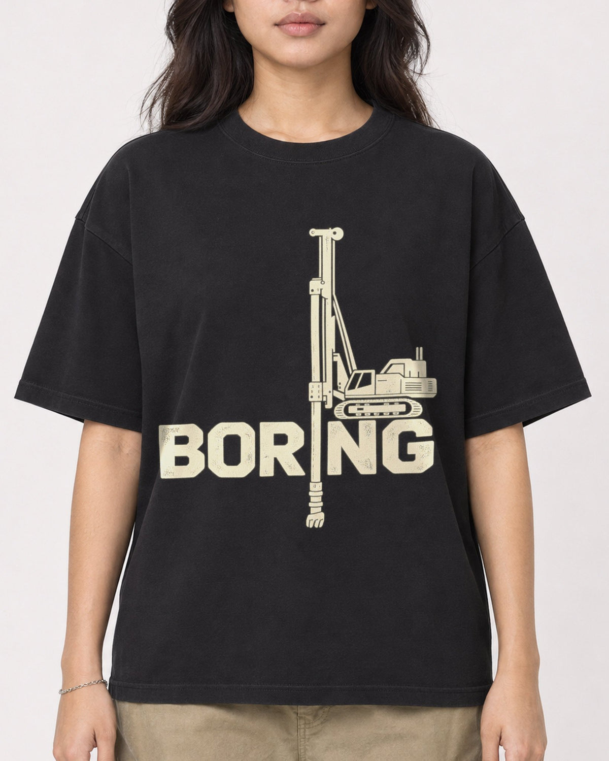 Mockup Boxy Heavyweight Tee Black female close-up 02