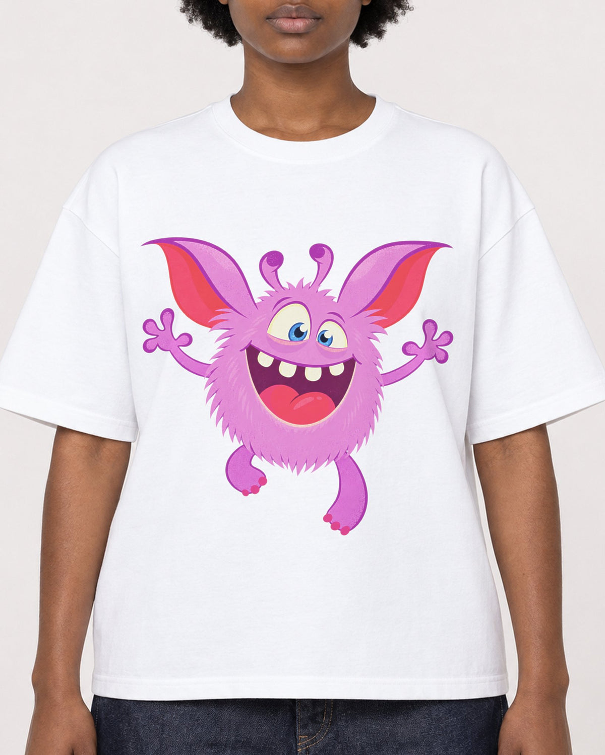 Mockup Boxy Heavyweight Tee White female close-up 14