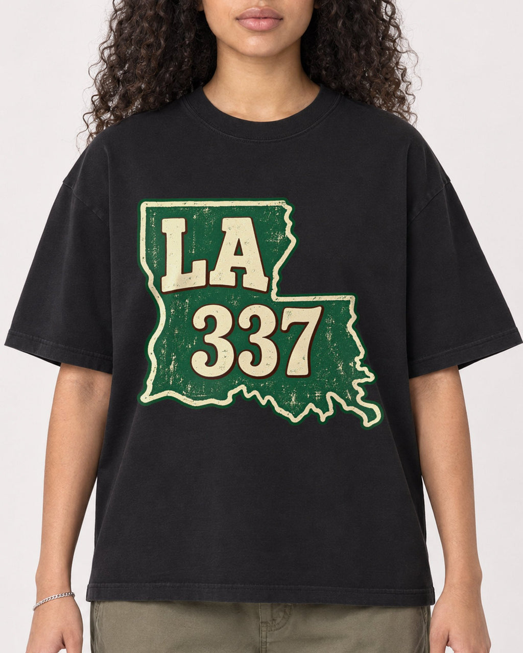 Mockup Boxy Heavyweight Tee Black female close-up 10