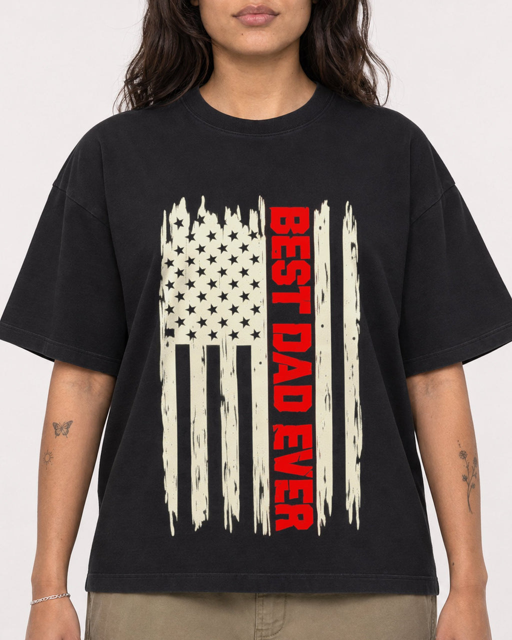 Mockup Boxy Heavyweight Tee Black female close-up 06