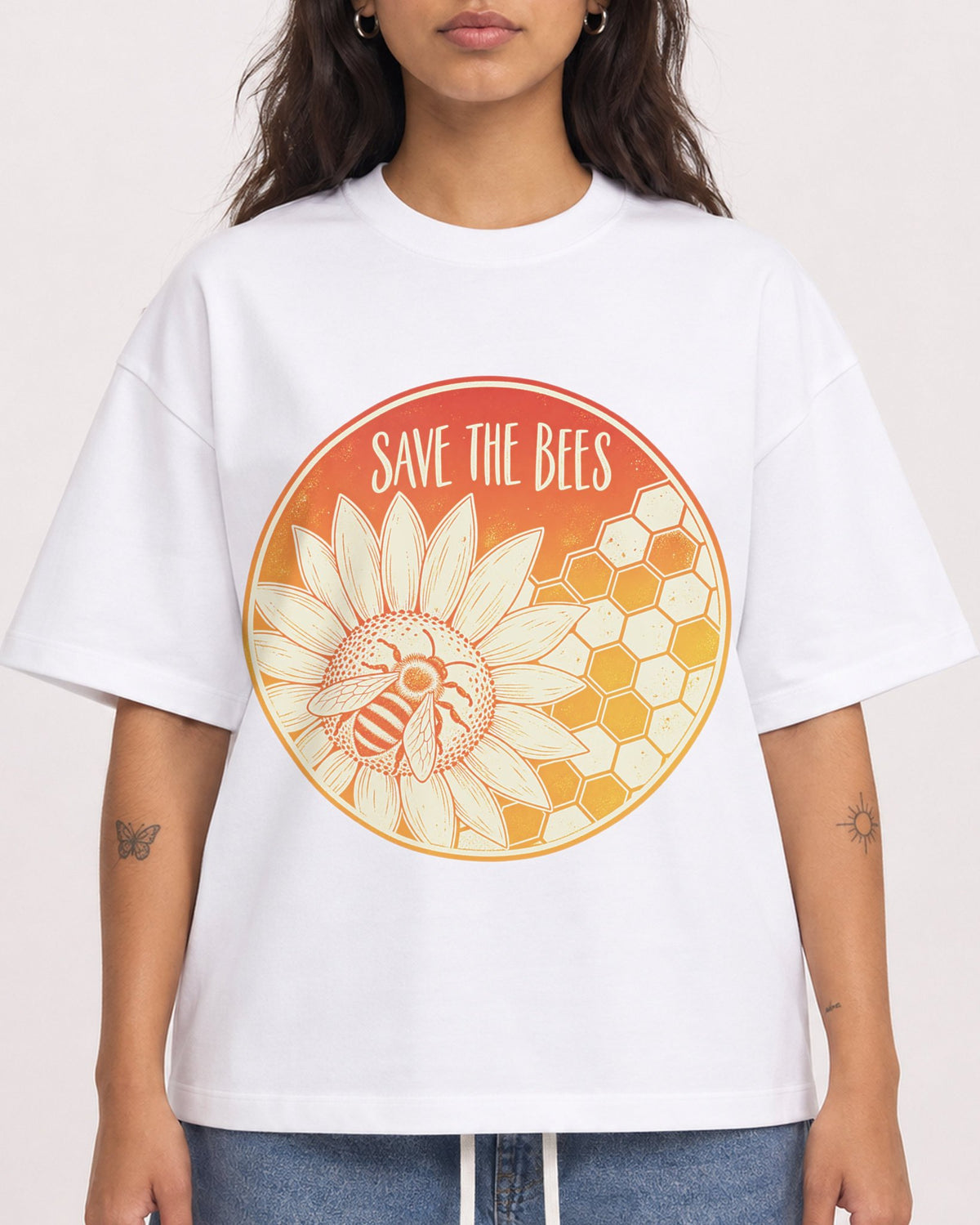 Mockup Boxy Heavyweight Tee White female close-up 06