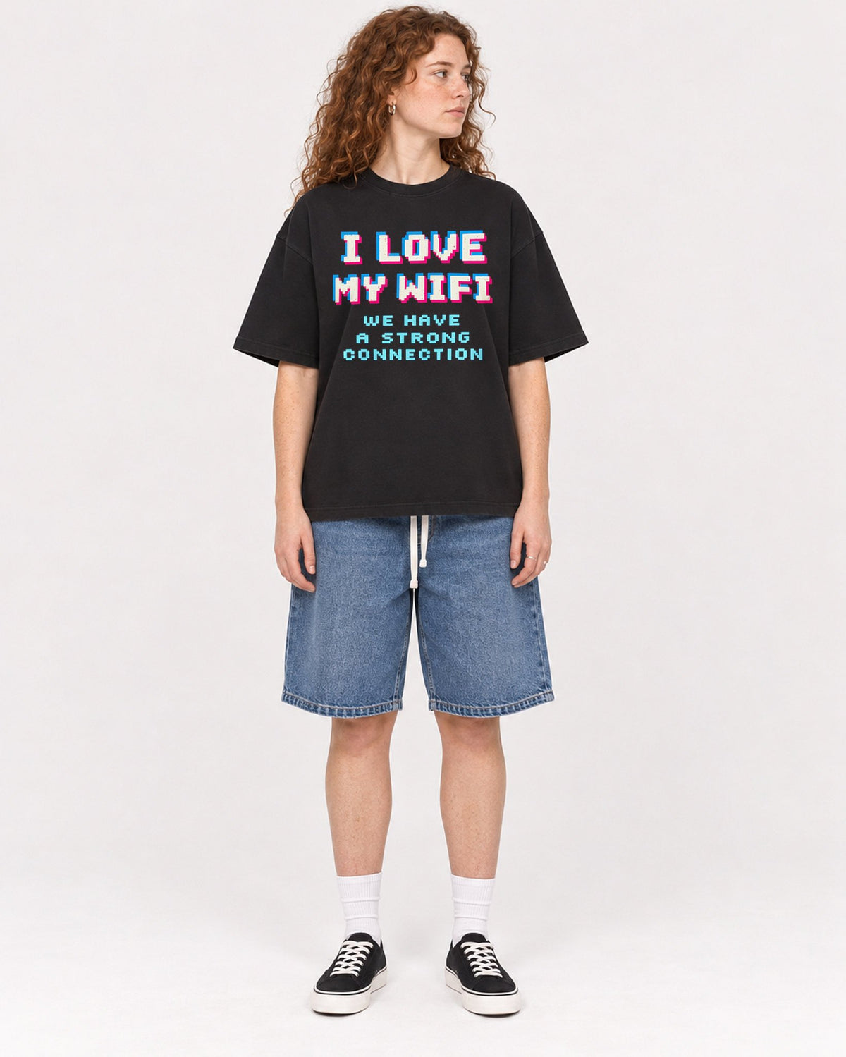 Mockup Boxy Heavyweight Tee Black female full-body 09