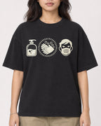 Mockup Boxy Heavyweight Tee Black female close-up 02