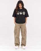 Mockup Boxy Heavyweight Tee Black female full-body 02