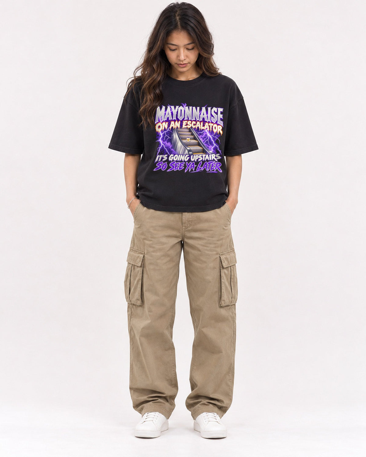Mockup Boxy Heavyweight Tee Black female full-body 02