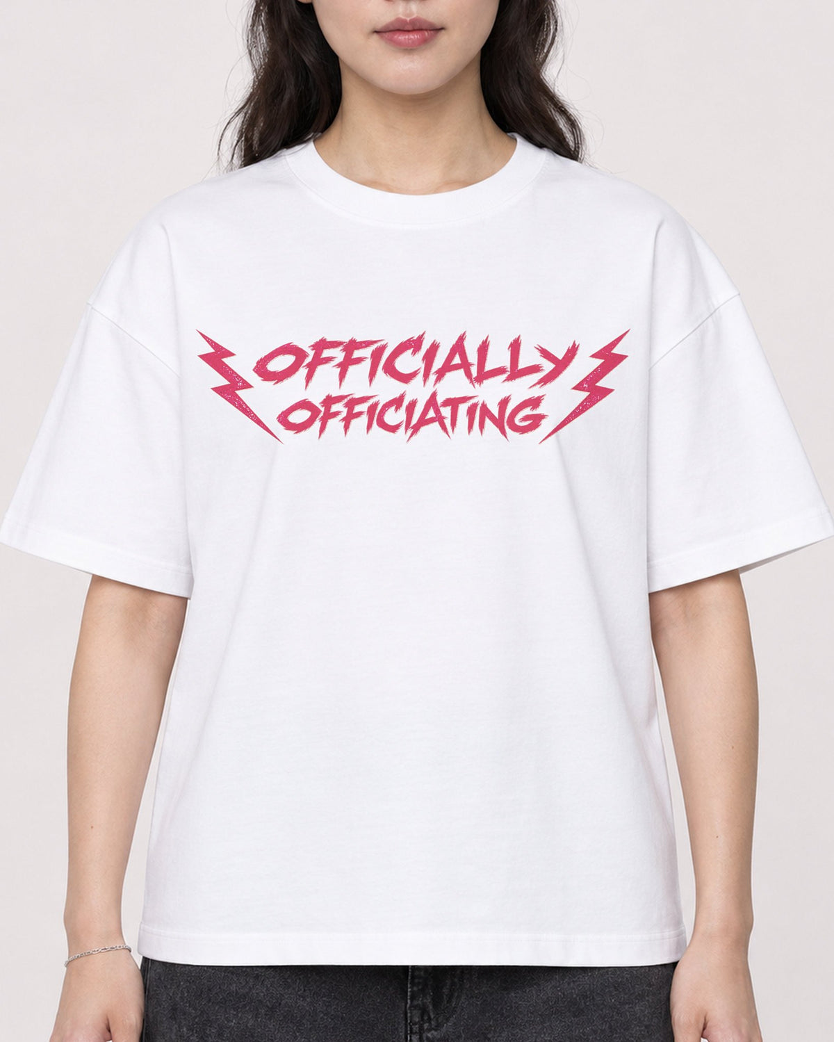 Mockup Boxy Heavyweight Tee White female close-up 03