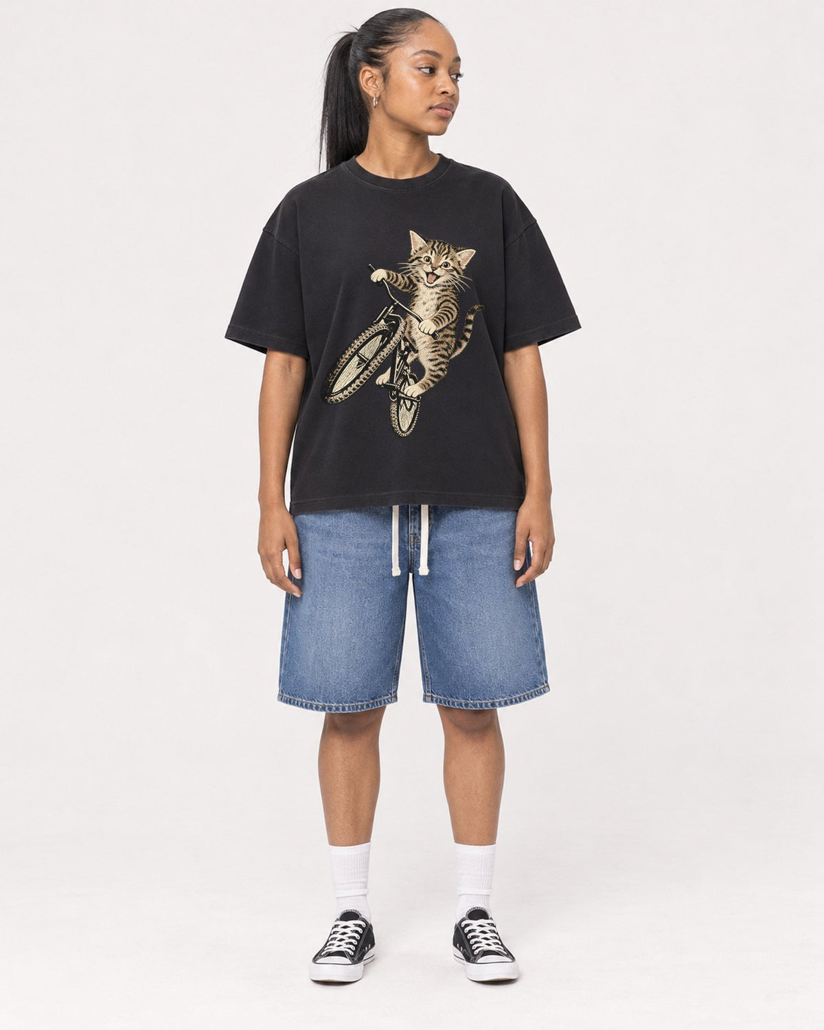 Mockup Boxy Heavyweight Tee Black female full-body 25