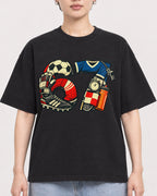 Mockup Boxy Heavyweight Tee Black female close-up 23