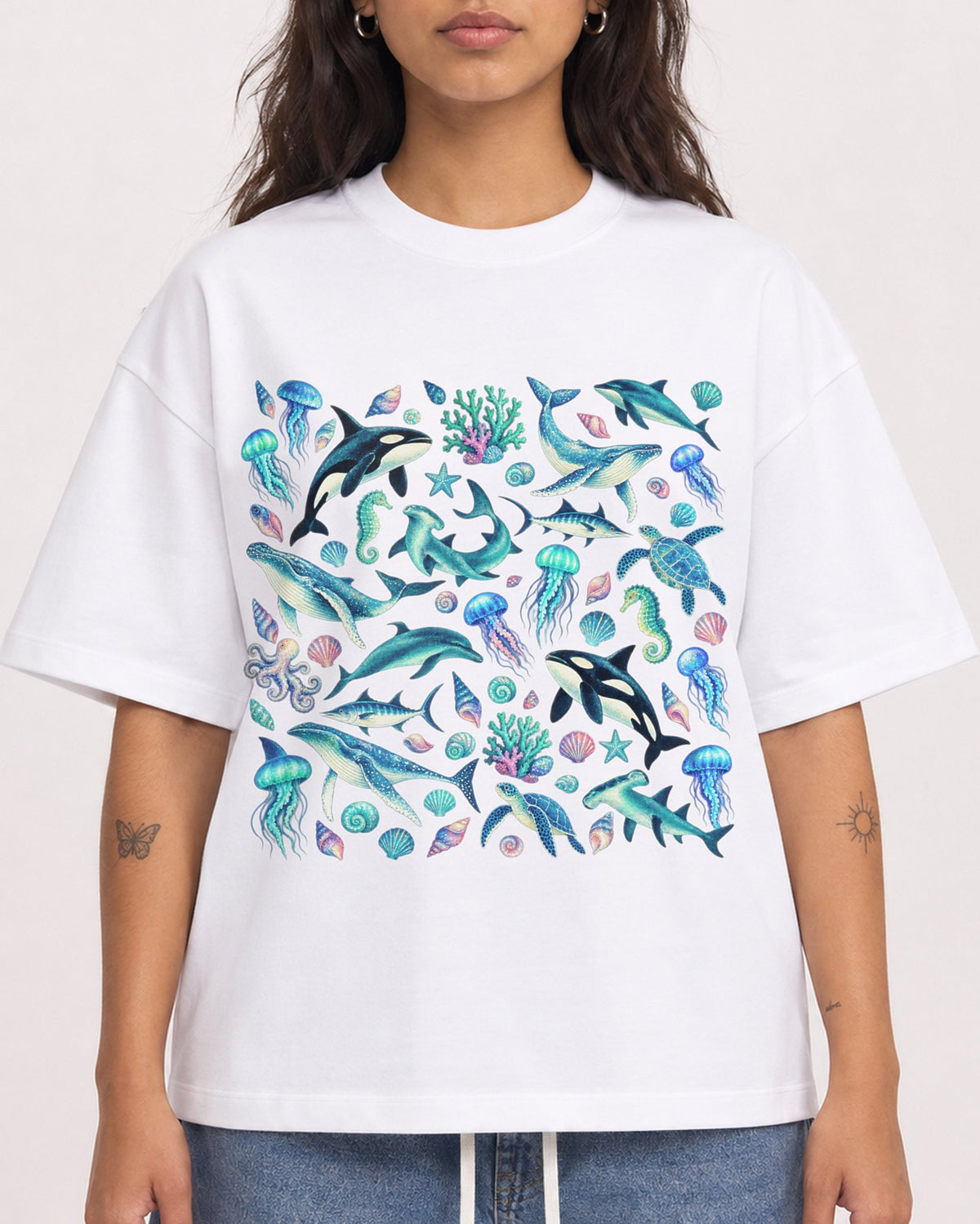 Mockup Boxy Heavyweight Tee White female close-up 06
