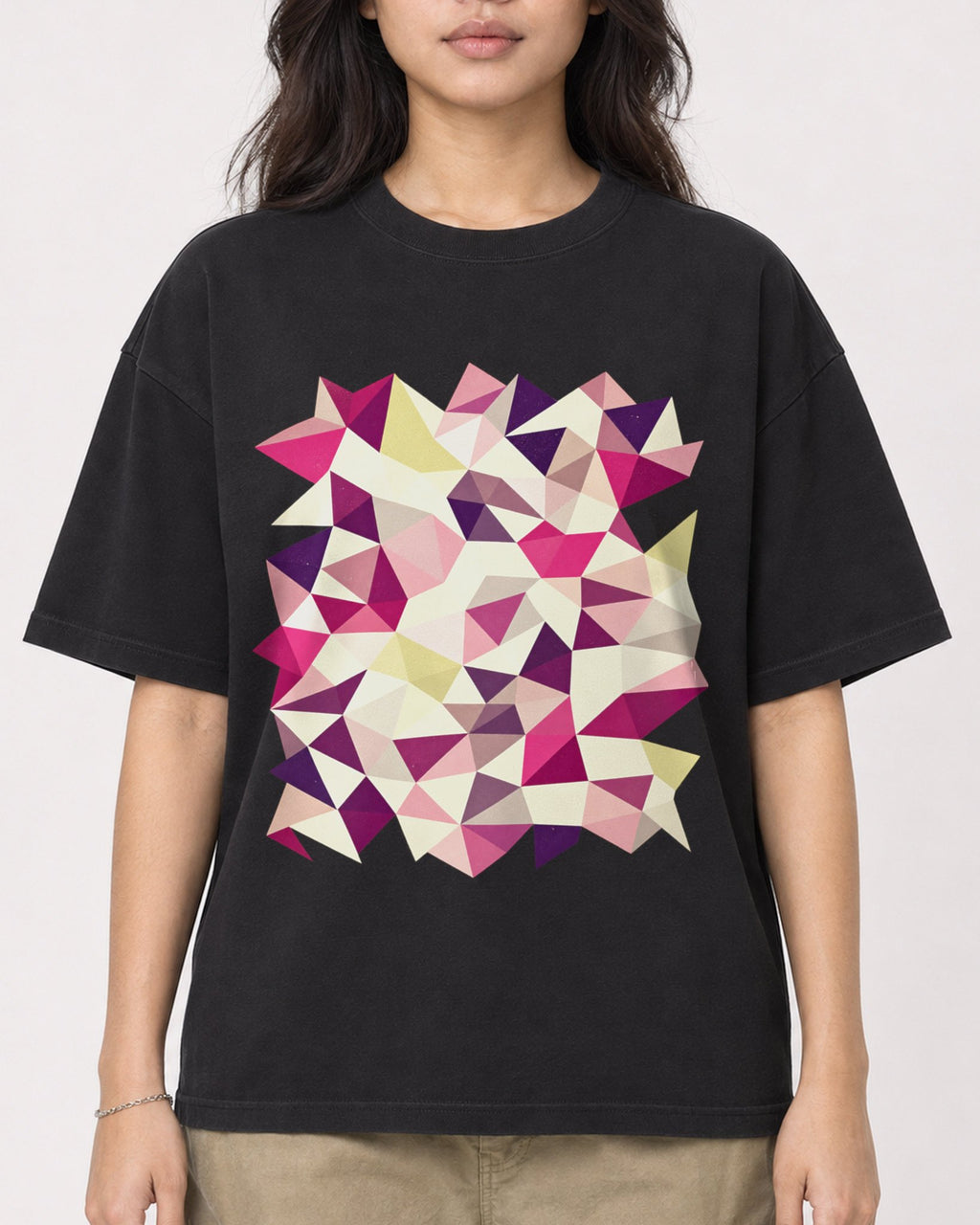 Mockup Boxy Heavyweight Tee Black female close-up 02