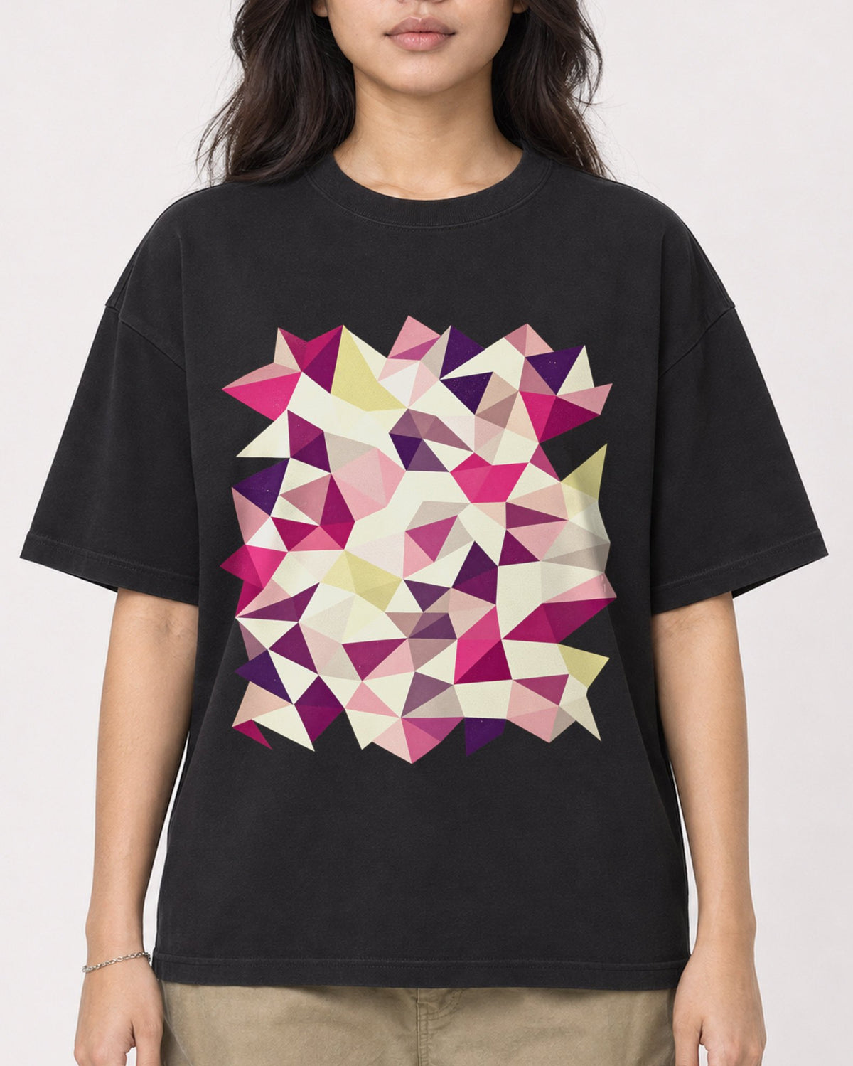 Mockup Boxy Heavyweight Tee Black female close-up 02