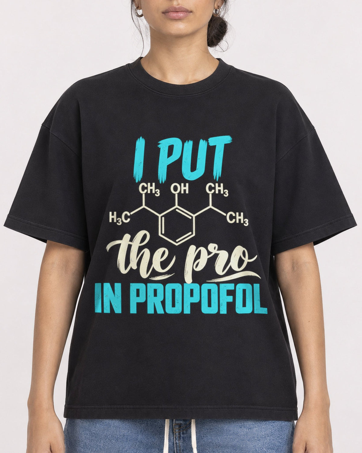 Mockup Boxy Heavyweight Tee Black female close-up 17