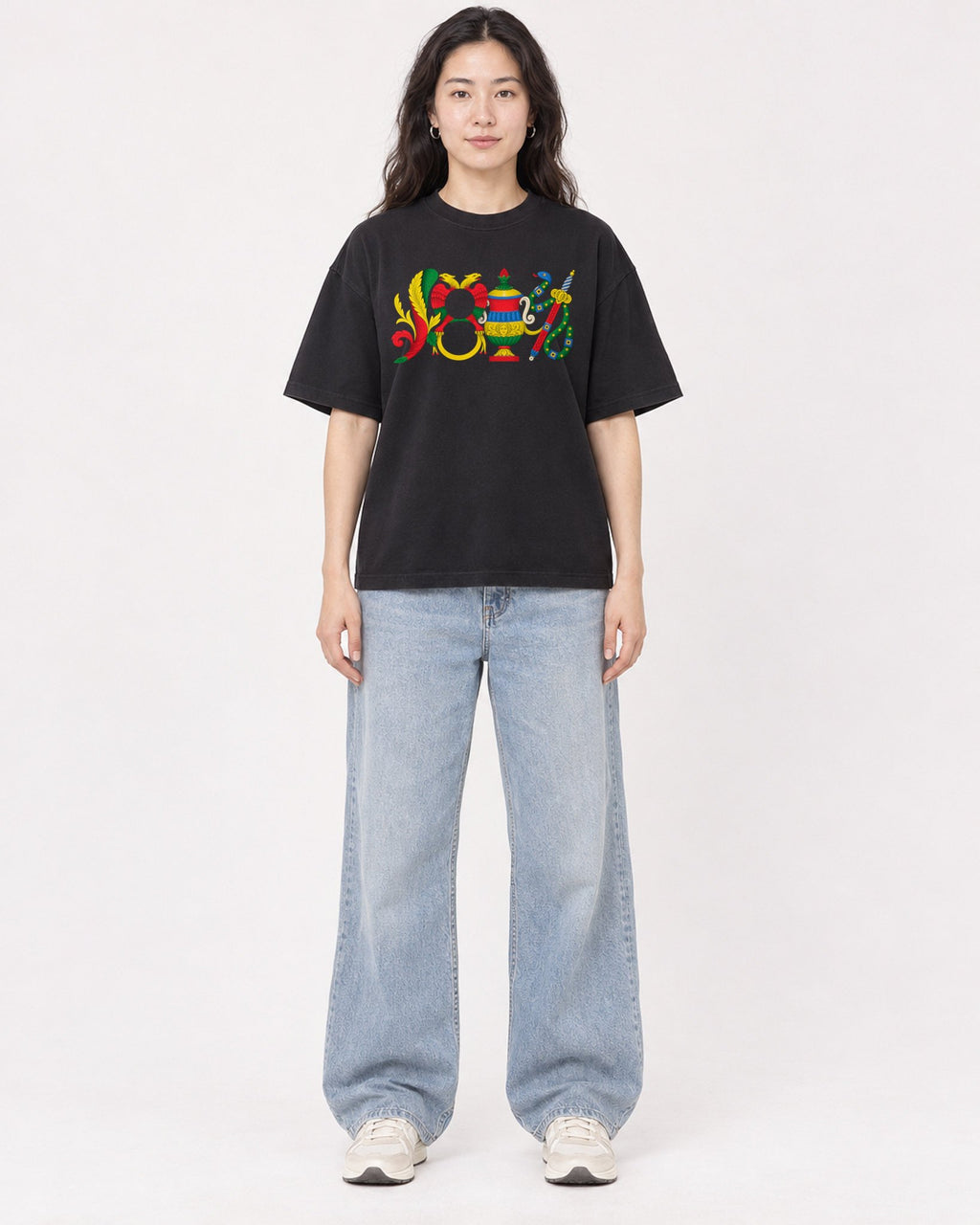 Mockup Boxy Heavyweight Tee Black female full-body 03