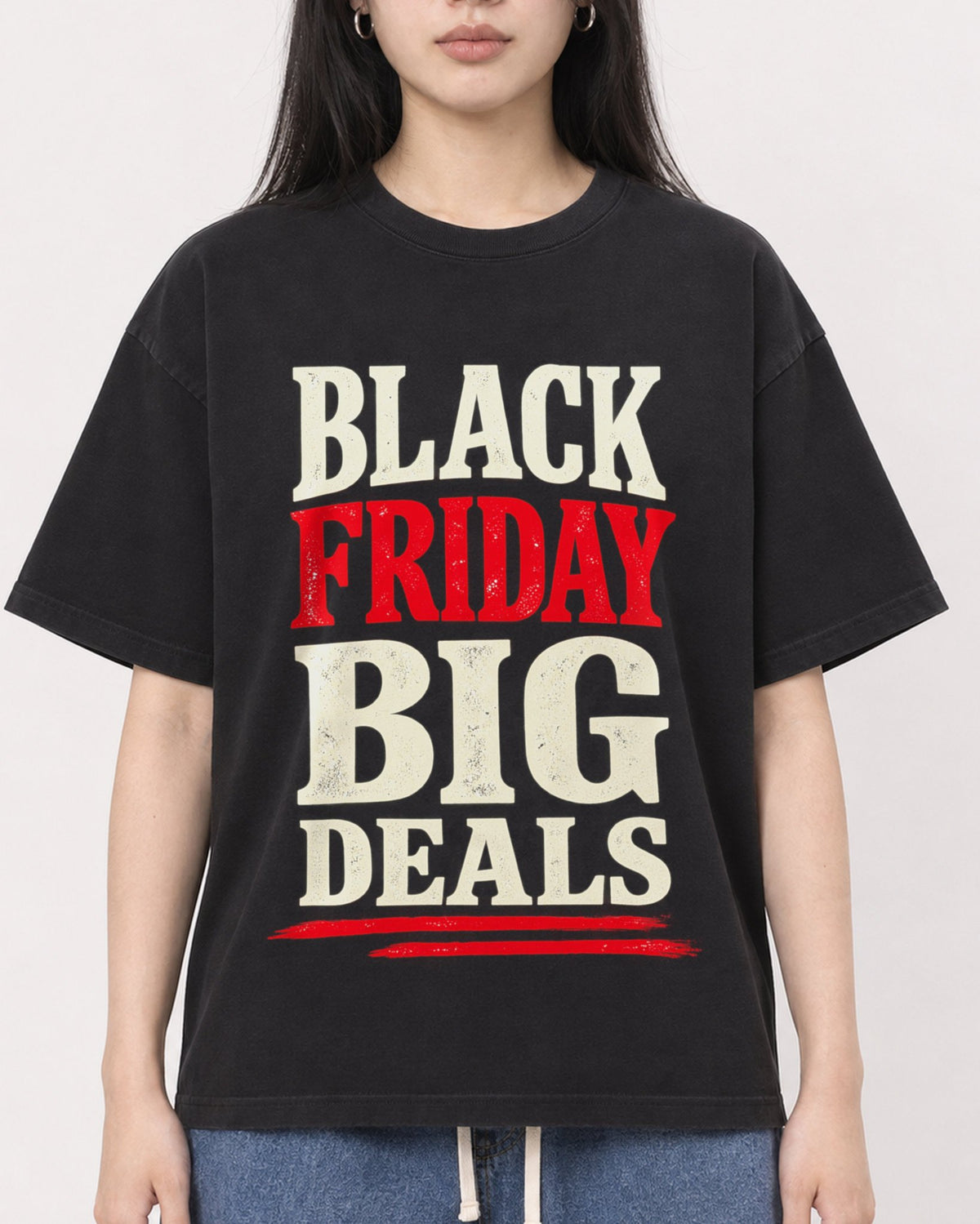 Mockup Boxy Heavyweight Tee Black female close-up 01