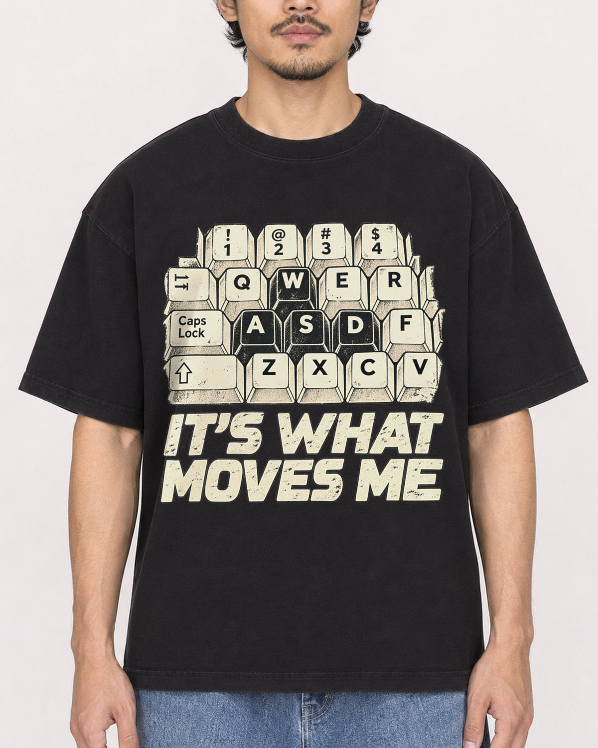 Mockup Boxy Heavyweight Tee Black male close-up 02