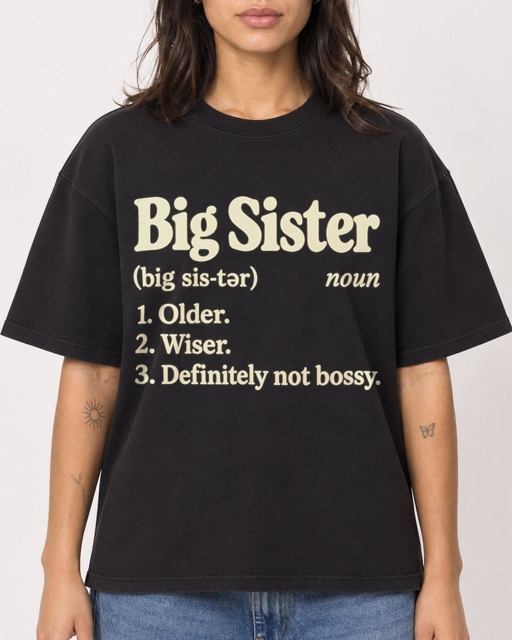 Mockup Boxy Heavyweight Tee Black female close-up 36